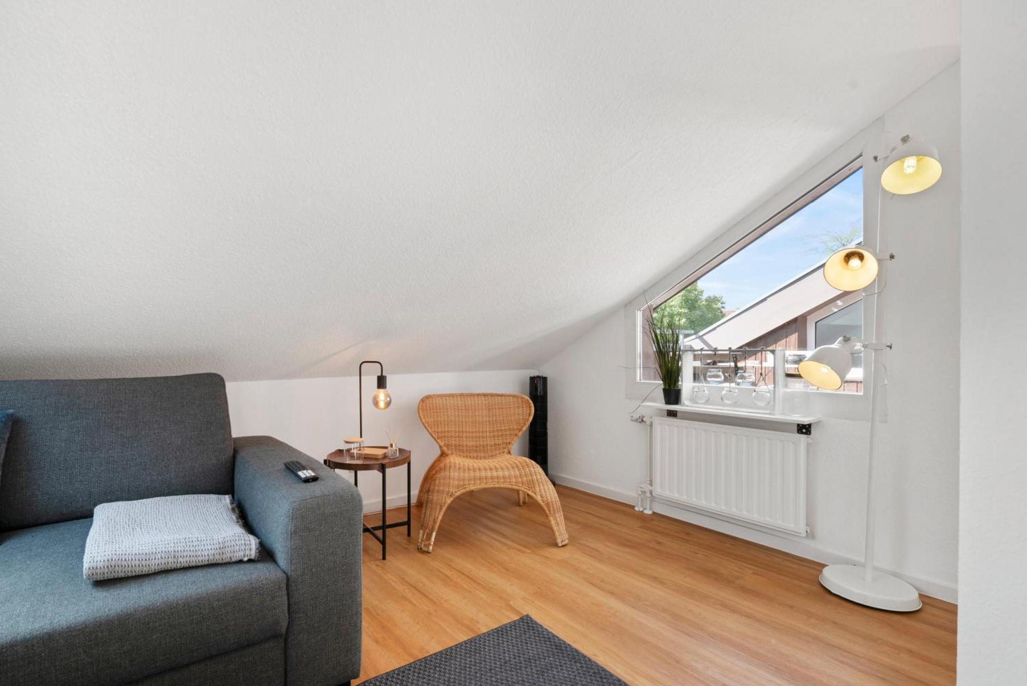 Backhome - Business&family - Parken, 3-zimmer, Smarttv, Balkon, Waschmaschine, Ruhige Stadtrand-lage, Netflix, 60qm, 24h Checkin Apartment Ludwigsburg