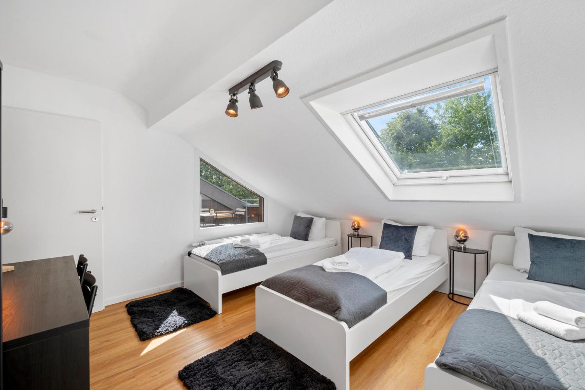 Backhome - Business&family - Parken, 3-zimmer, Smarttv, Balkon, Waschmaschine, Ruhige Stadtrand-lage, Netflix, 60qm, 24h Checkin