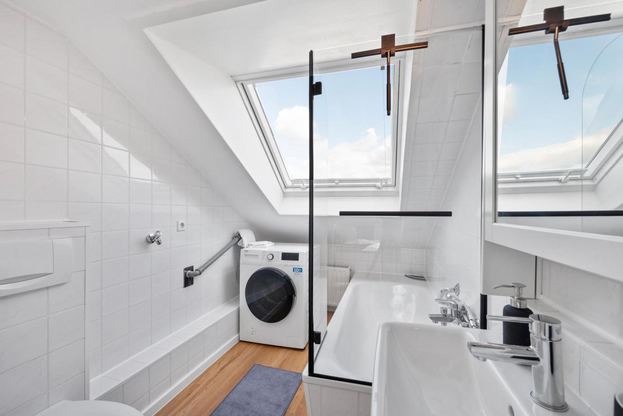 Apartment Backhome - Business&family - Parken, 3-zimmer, Smarttv, Balkon, Waschmaschine, Ruhige Stadtrand-lage, Netflix, 60qm, 24h Checkin *