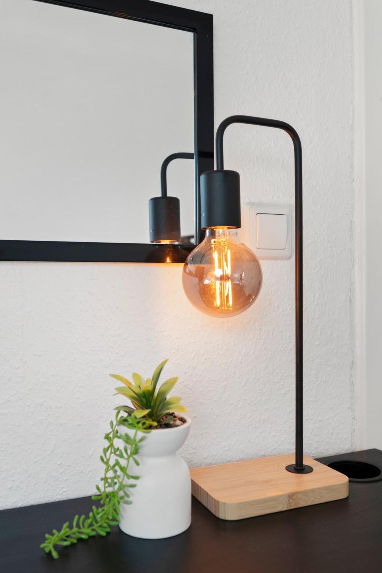 Backhome - Business&family - Parken, 3-zimmer, Smarttv, Balkon, Waschmaschine, Ruhige Stadtrand-lage, Netflix, 60qm, 24h Checkin Apartment Ludwigsburg