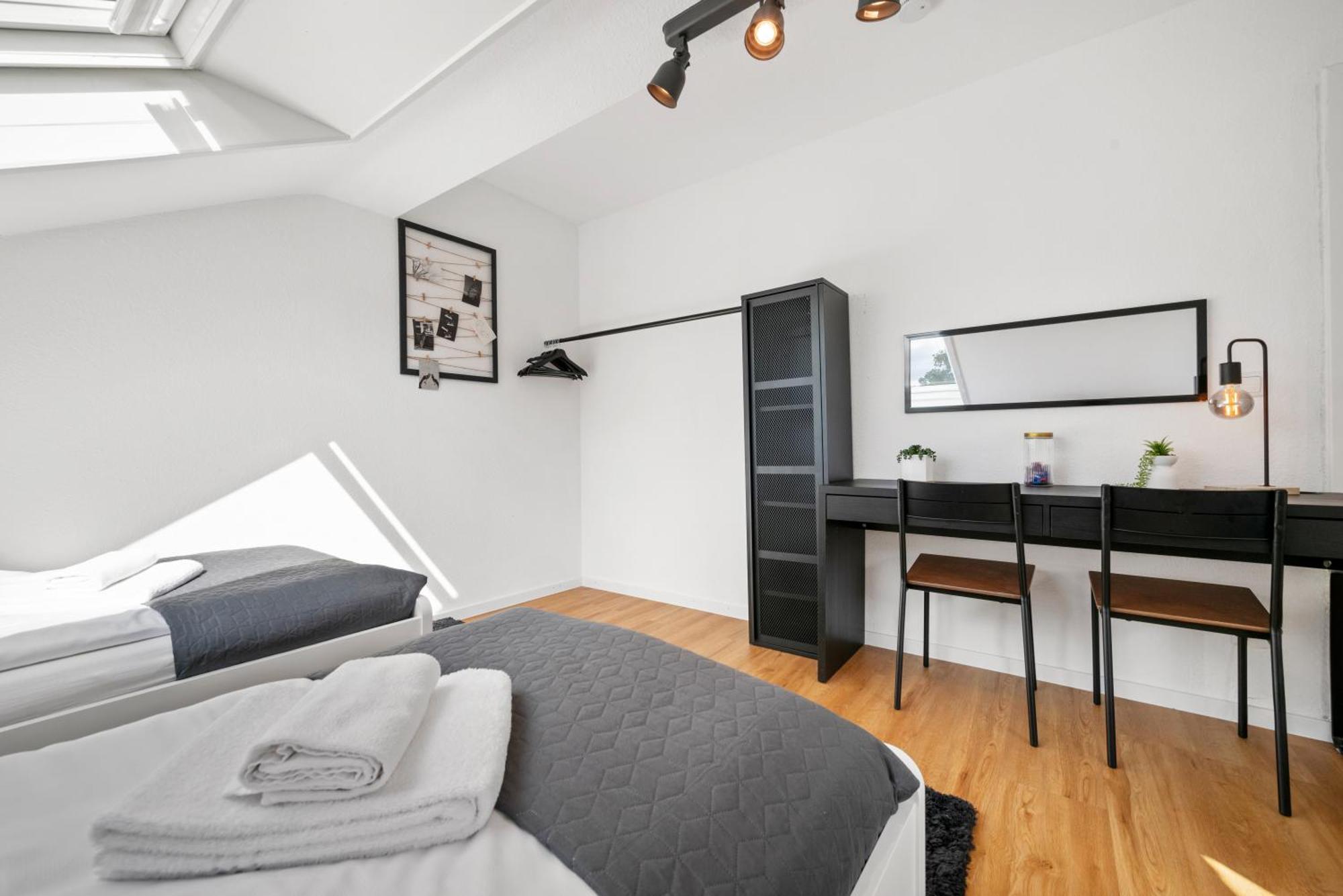 Apartment Backhome - Business&family - Parken, 3-zimmer, Smarttv, Balkon, Waschmaschine, Ruhige Stadtrand-lage, Netflix, 60qm, 24h Checkin Ludwigsburg