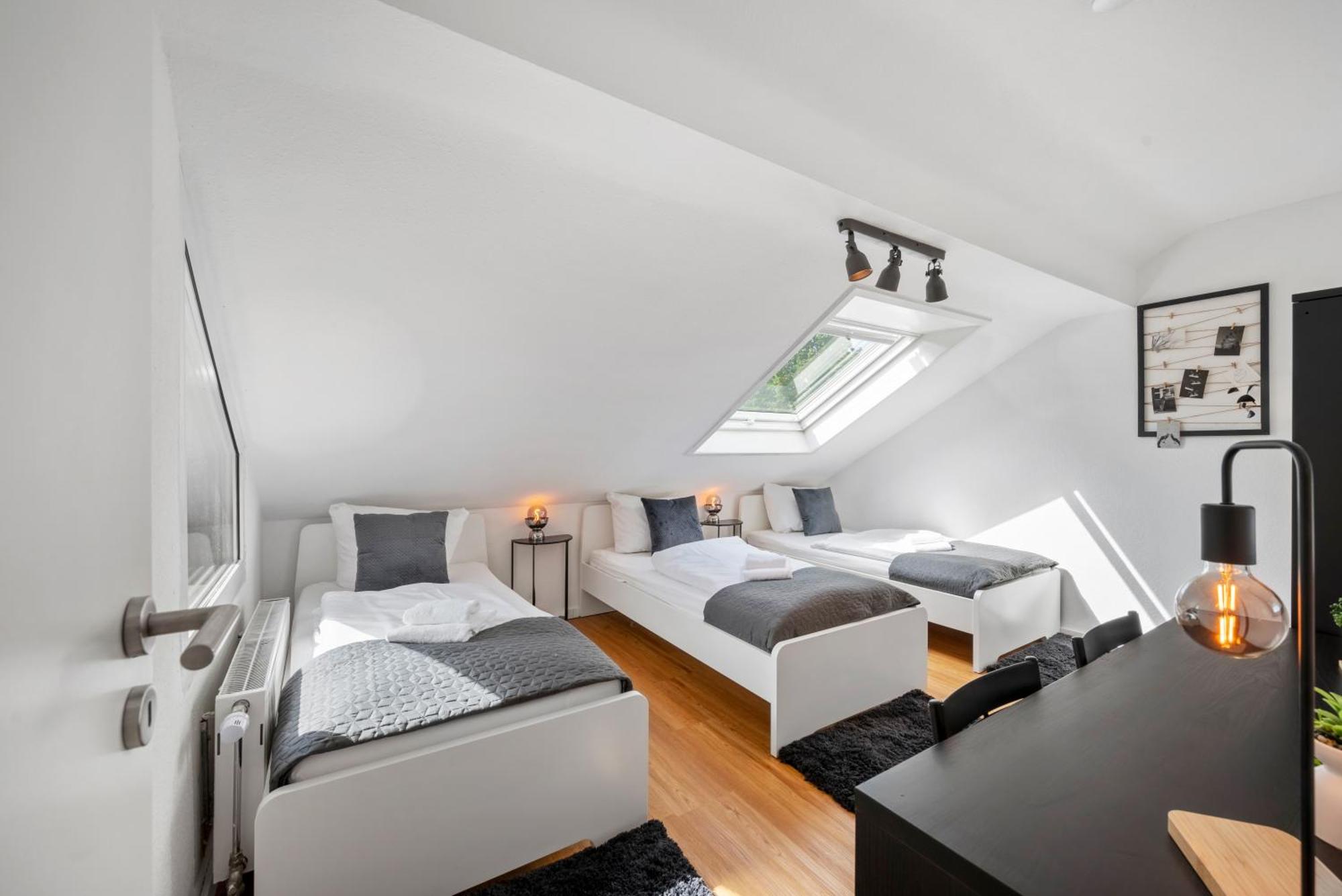Backhome - Business&family - Parken, 3-zimmer, Smarttv, Balkon, Waschmaschine, Ruhige Stadtrand-lage, Netflix, 60qm, 24h Checkin *