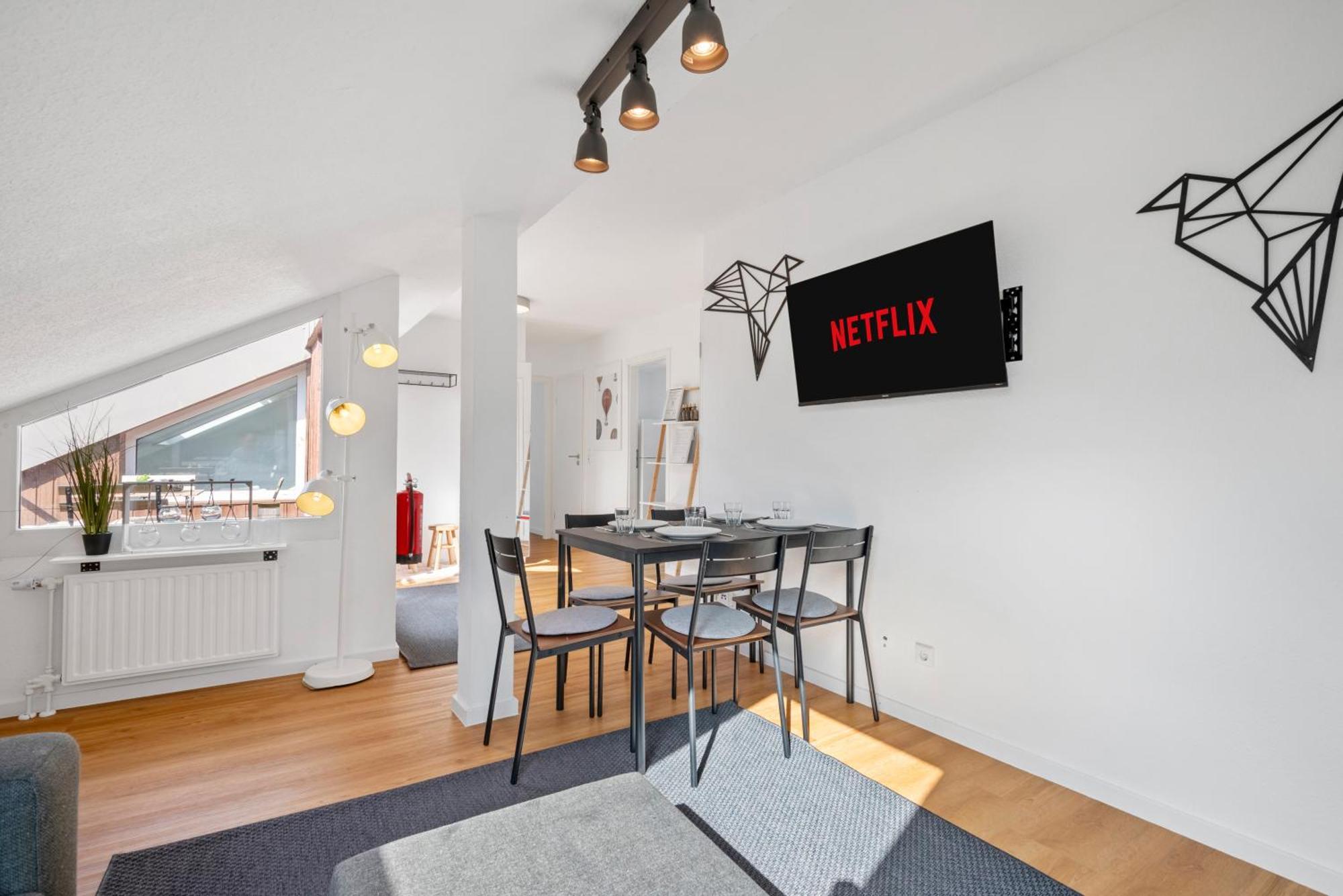 Backhome - Business&family - Parken, 3-zimmer, Smarttv, Balkon, Waschmaschine, Ruhige Stadtrand-lage, Netflix, 60qm, 24h Checkin Ludwigsburg