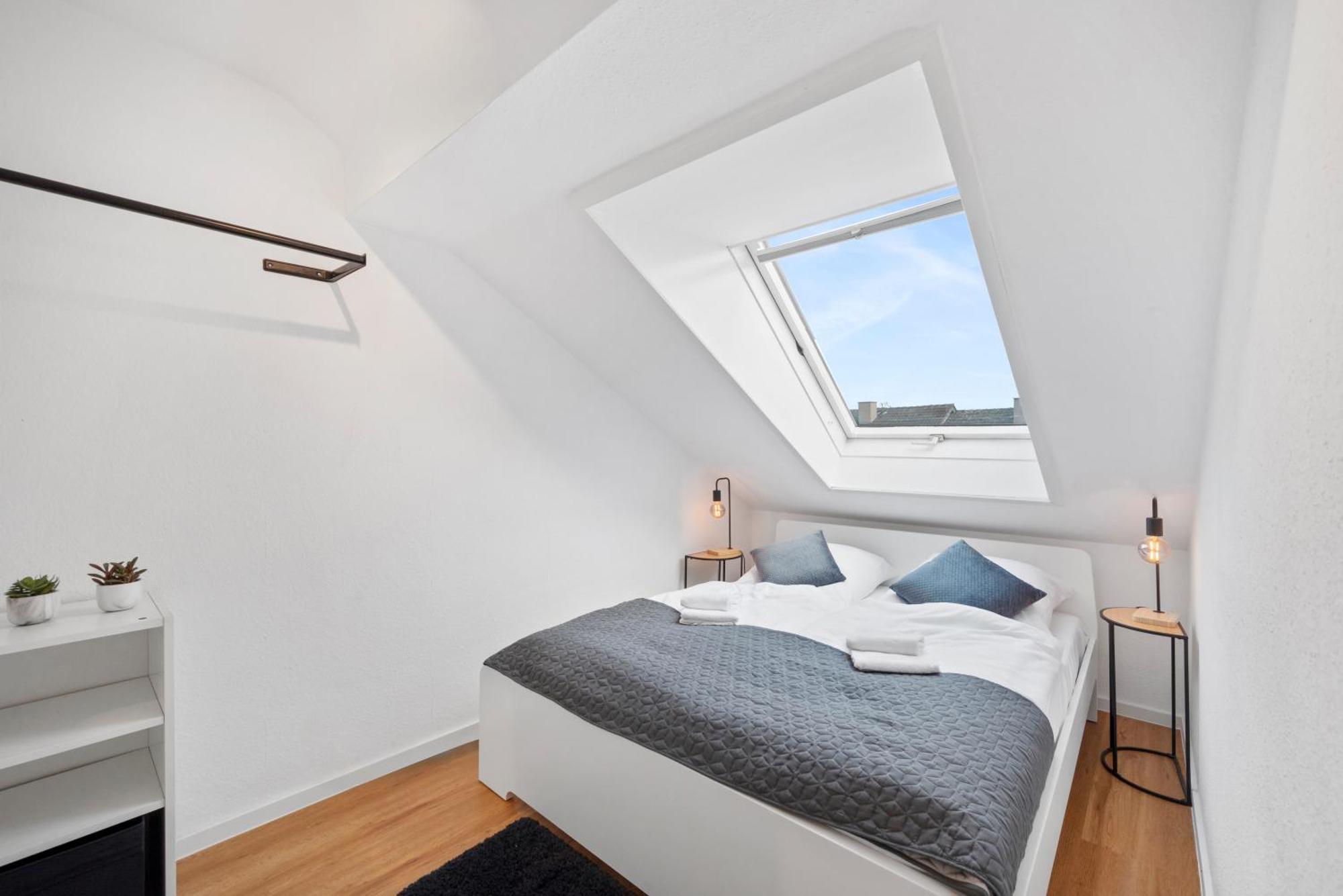 Backhome - Business&family - Parken, 3-zimmer, Smarttv, Balkon, Waschmaschine, Ruhige Stadtrand-lage, Netflix, 60qm, 24h Checkin Apartment *