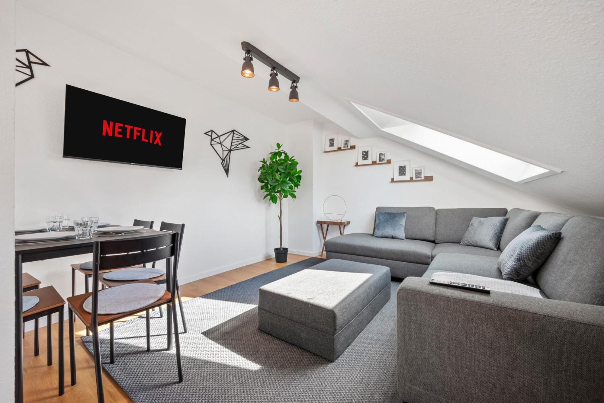 Backhome - Business&family - Parken, 3-zimmer, Smarttv, Balkon, Waschmaschine, Ruhige Stadtrand-lage, Netflix, 60qm, 24h Checkin Apartment Ludwigsburg